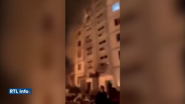 Un immeuble résidentiel à Ouman en Ukraine touché par un missile