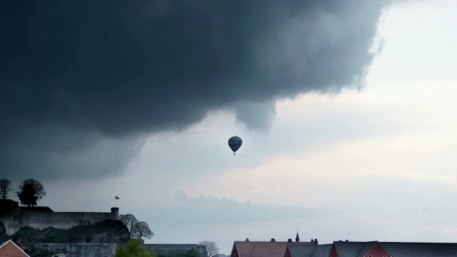 Une montgolfière photographiée à Namur près d