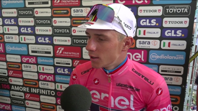 Remco Evenepoel remonté après la chute dans le peloton du Giro