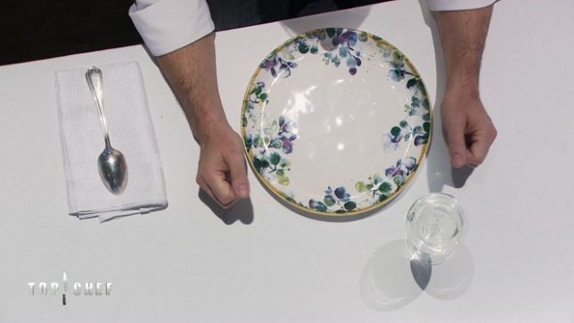 Stupeur dans Top Chef: Hugo propose une assiette totalement VIDE… À moins que…