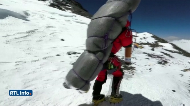 Everest: un alpiniste a été sauvé par un sherpa qui l