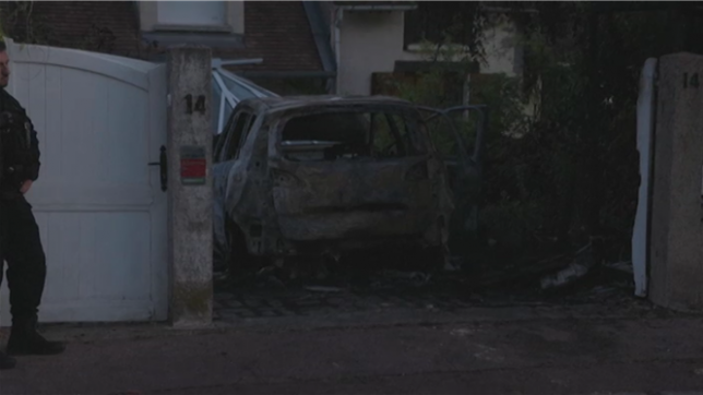 Violences en France: le domicile d’un maire attaqué à la voiture-bélier