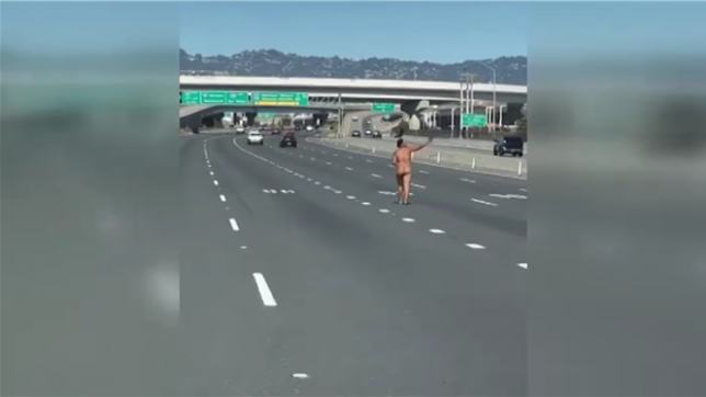 Nue, armée et dangereuse: une femme sème le chaos en pleine heure de pointe à San Francisco