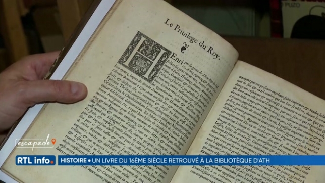 Un très vieux livre datant de 1553 découvert à la bibliothèque d