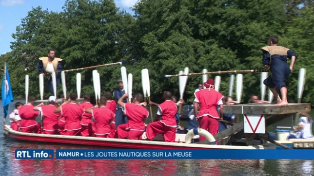 Namur : les folkloriques joutes nautiques sur la Meuse