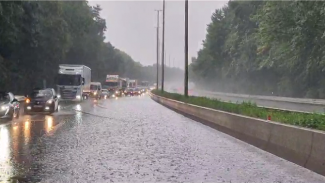 Orages en Belgique: A54 inondée, grêlons, et fortes pluies