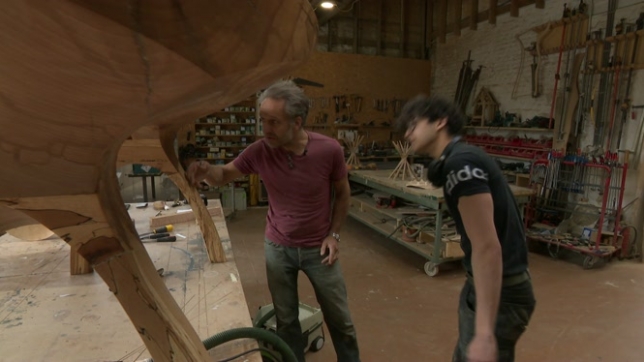 Nicolas et Jeoffrey utilisent du bois extrêmement local pour fabriquer vos meubles: voici comment