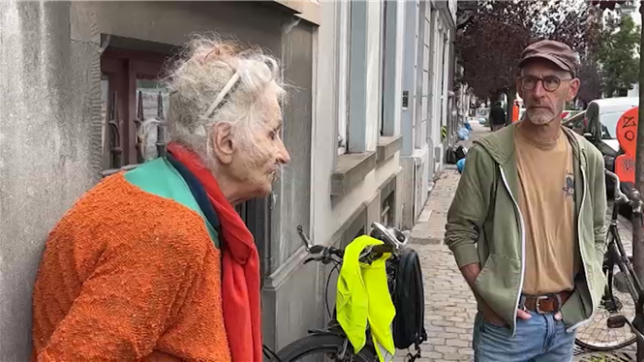 Mireille, 85 ans, va être expulsée de sa maison, vendue contre son gré