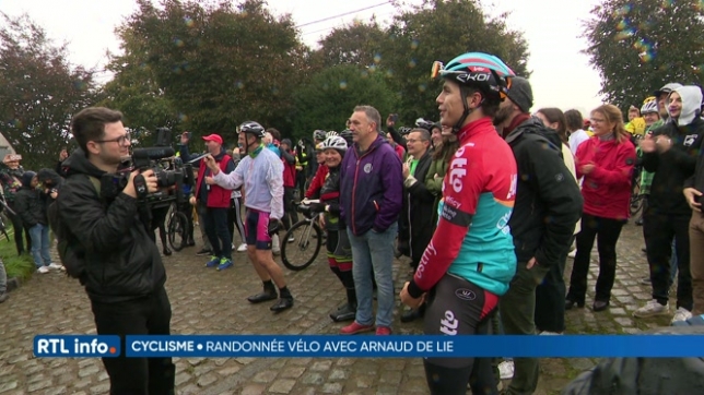 Une rando cyclo organisée par Arnaud De Lie sur ses terres pour ses fans