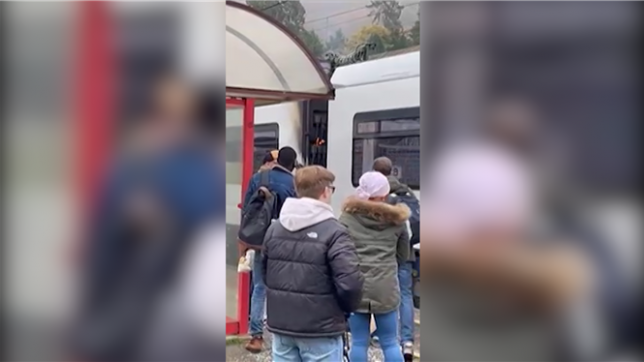 Un train en feu, des passagers bloqués à Lustin