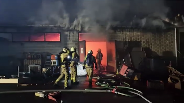 Déploiement des pompiers cette nuit à Marchienne-au-Pont: un hangar de l