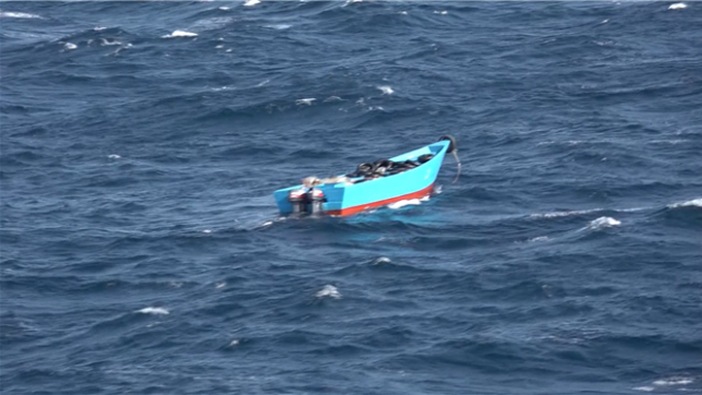 En mer pour sauver des vies: JOUR 5- Un petit bateau bleu en bois, première trace de la migration en Méditerranée