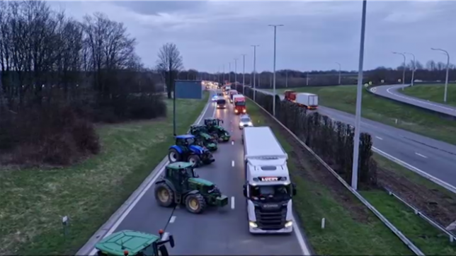 Blocage des agriculteurs à Welkenraedt en direction de Bruxelles