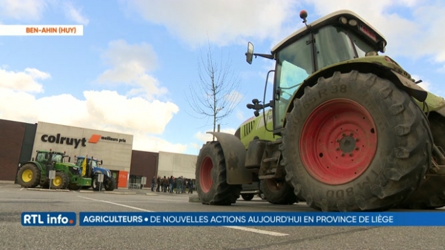Grogne des agriculteurs: plus de 40 tracteurs bloquent la société BioWanze