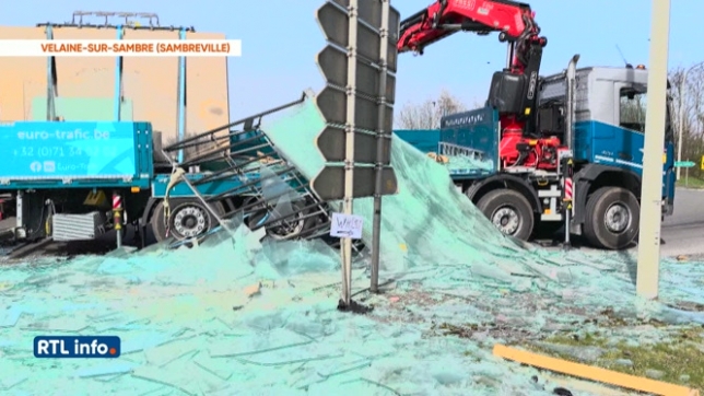 Velaine-sur-Sambre: un camion a perdu sa cargaison de 9 tonnes de verre