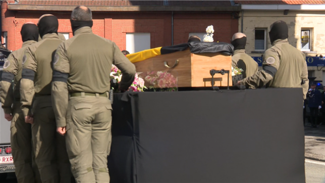 Funérailles de Jonathan Savel: les unités spéciales escortent le corps de leur collègue