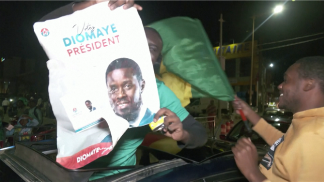 Les Sénégalais fêtent la victoire probable de leur nouveau président: Tout va changer