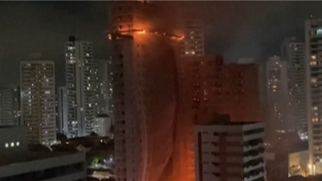 Un incendie ravage un immeuble de grande hauteur au Brésil