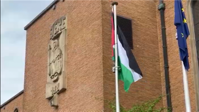 Le drapeau palestinien hissé par le bourgmestre à la maison communale d