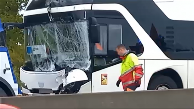 Une collision entre un poids lourd et deux bus scolaires fait de nombreux blessés à Calais