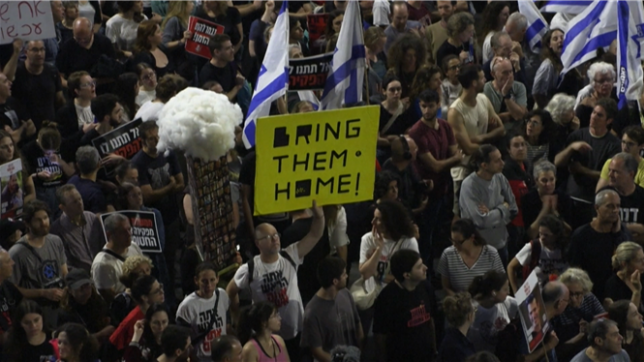 À Tel-Aviv, des milliers d