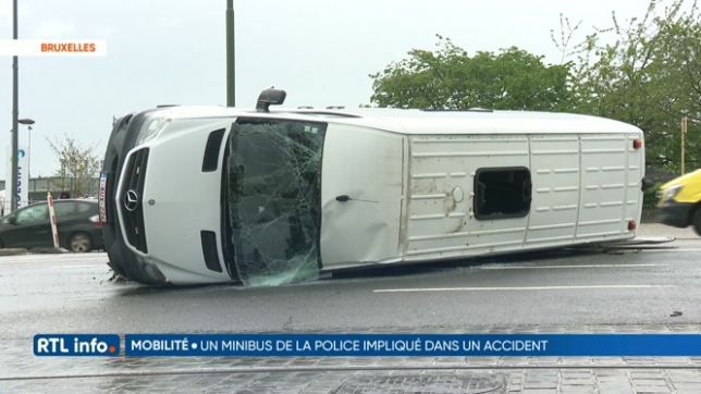 Un minibus de la police heurte une voiture à Bruxelles : 2 blessés graves
