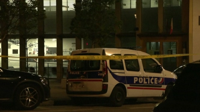 Deux policiers grièvement blessés par balle par un homme dans un commissariat parisien
