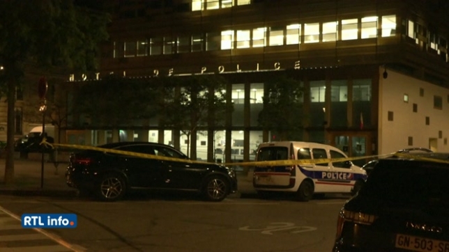 Deux policiers blessés par balle par un homme dans un commissariat parisien