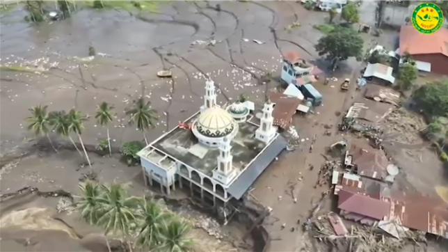 Inondations et coulées de lave droide en Indonésie: un nouveau bilan fait état de 50 morts et 27 disparus