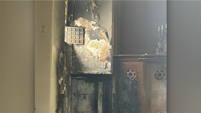 Dégâts à la synagogue de Rouen après qu'un homme armé a tenté d'y mettre le feu