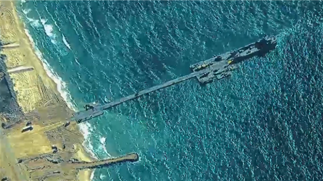 Gaza: un premier chargement d'aide débarqué par la jetée provisoire