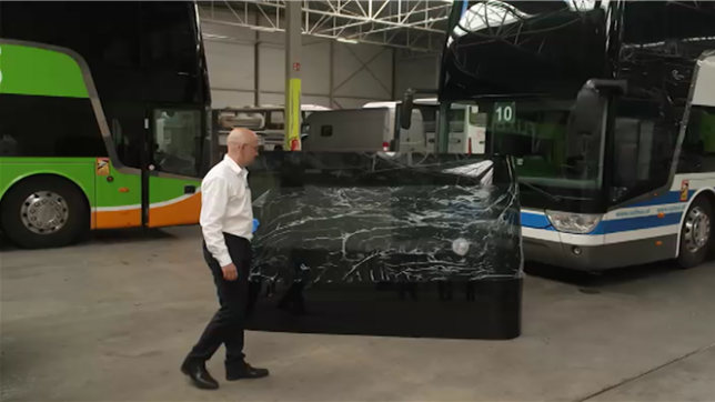 Un autocar belge pris pour cible en France: une pierre a traversé le pare-brise