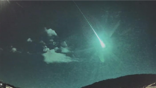 Un météore traverse le ciel au-dessus de l'Espagne et du Portugal