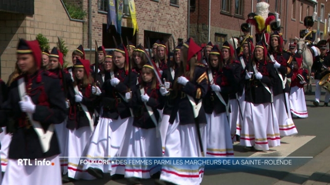 Une première historique: des femmes dans la marche de la Sainte Rolende à Gerpinnes