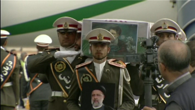 Mort du président iranien Ebrahim Raïssi: son cercueil arrive à l