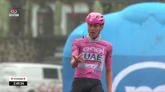 Giro 2024: Tadej Pogacar assomme encore la concurrence et remporte la 16ème étape
