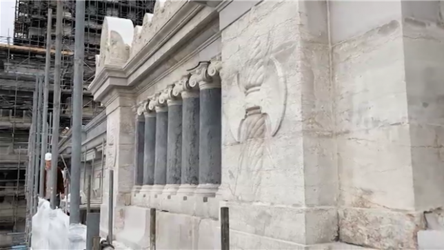 Une partie de la façade restaurée du palais de justice de Bruxelles dévoilée