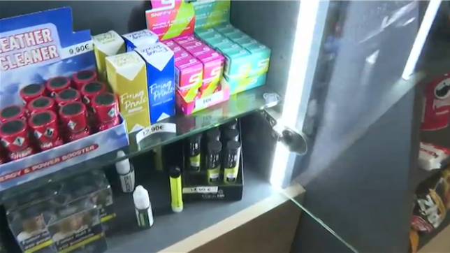 Sniffer comme si on prenait de la cocaïne: en France, la vente d'une poudre blanche énergisante fait polémique