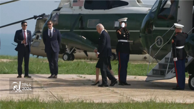 L'hélicoptère de Joe Biden est arrivé près des commémorations du débarquement