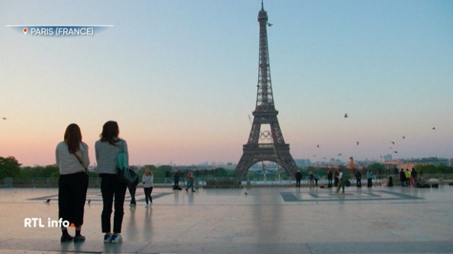 JO de Paris: les anneaux olympiques ont été accrochés sur la tour Eiffel