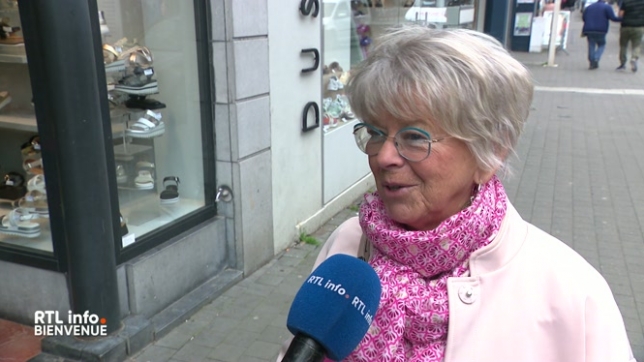 Réactions dans les rues de Namur suite au décès de Françoise Hardy