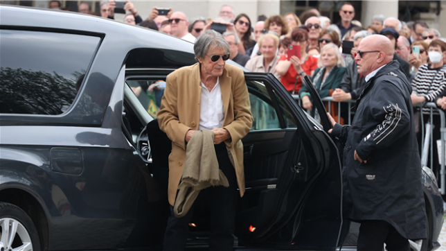 Dernier adieu à Françoise Hardy: de nombreuses personnalités présentes aux obsèques de la chanteuse