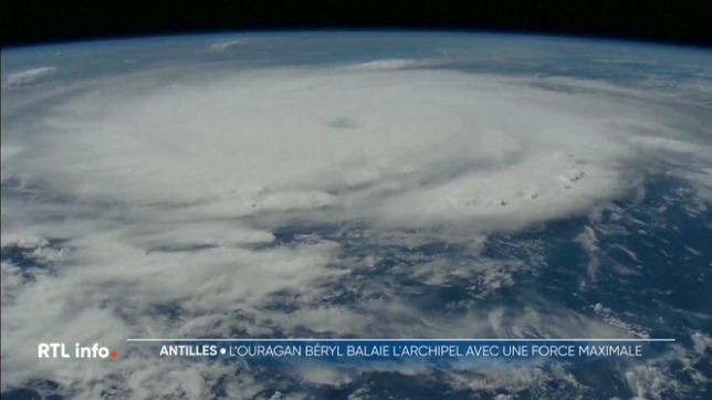 L'ouragan Béryl, de catégorie 5, se dirige vers la Jamaïque