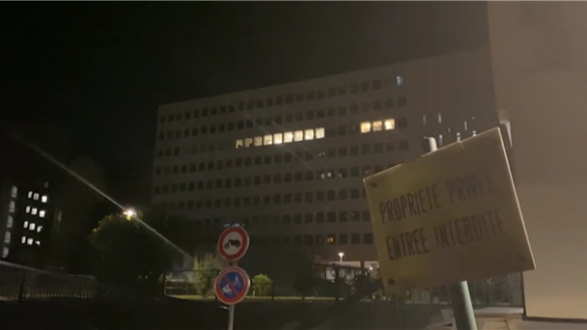 A Paris, un homme jette ses deux enfants par la fenêtre et se suicide