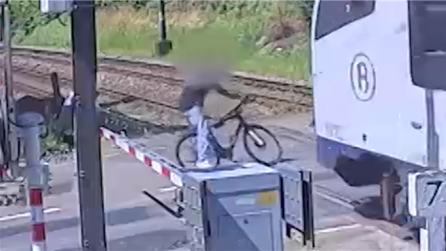 Il passe à quelques centimètres de la mort: la vidéo glaçante publiée par Infrabel