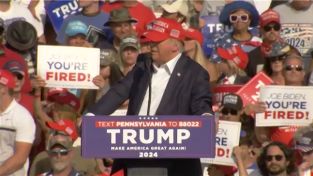 Donald Trump victime d'une tentative d'assassinat: J'ai été touché par une balle qui a transpercé le haut de mon oreille droite