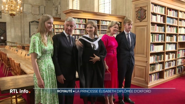 Cérémonie de remise de diplôme à la princesse Elisabeth à Oxford