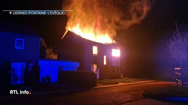 Une maison ravagée par les flammes à Leernes (Fontaine-l'Evêque)