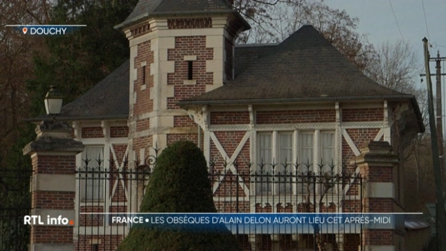 Les funérailles d'Alain Delon ont lieu aujourd'hui à Douchy