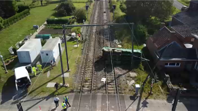 Un TGV percute une remorque de tracteur à Tournai: deux blessés
